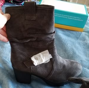 NWT Gray faux suede boots